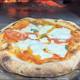 Margherita Pizza (Tomatoes, Buffalo Mozzerella)
