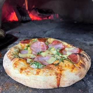 Maui Pizza (Pepperoni, Pineapple, Argula, Ham)