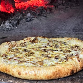 Funghi Bacon Pizza (Mushroom, Bacon, Alfredo, Citris zest)