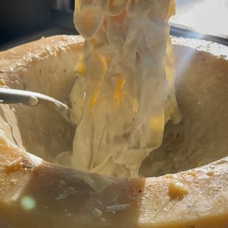 Classic Alfredo (twisted in parm wheel)